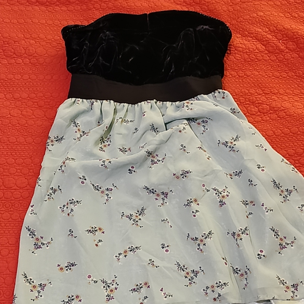 I love h81 dress, cuteeeee! Like new condition